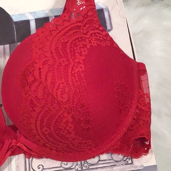 36 D red push up - Picture 2 of 7